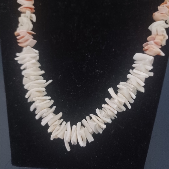 Vintage Shell and wood Bead Necklace - Picture 5 of 8